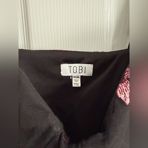 Elegant Tobi Black Dress with Pink Floral Design size medium - Picture 3 of 9